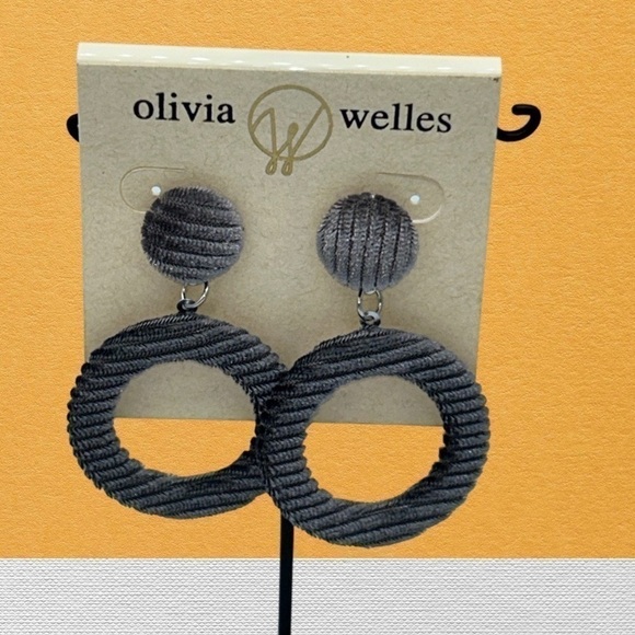 Olivia Welles Jewelry - 📌CLEARANCE 📌 OLIVIA WELLES Fashion Hoop Earrings